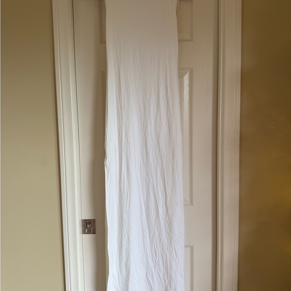 Elegant White Maxi Dress - Picture 5 of 10